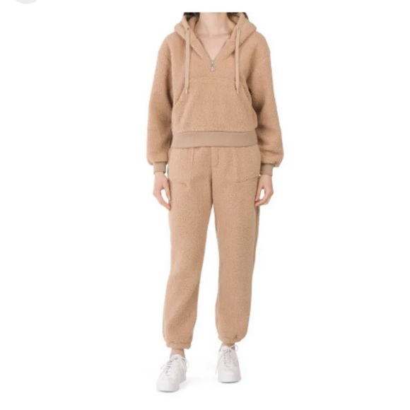 BLANK NYC Faux Sherpa Jogger Set - Picture 1 of 13